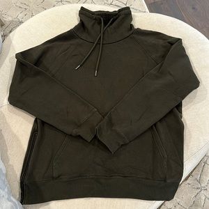 Forever 21 men’s olive green funnel neck sweatshirt sz L